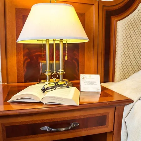 Hotell Romance And Family Saints Constantine and Helena
