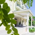 Hotel Romance And Family 4*