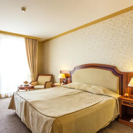 Hotel Romance And Family