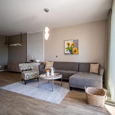 Romance And Family Hotel