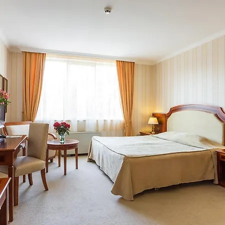 Romance And Family Hotell