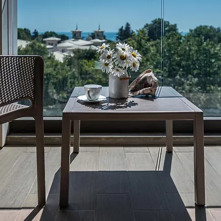 Romance And Family Hotell