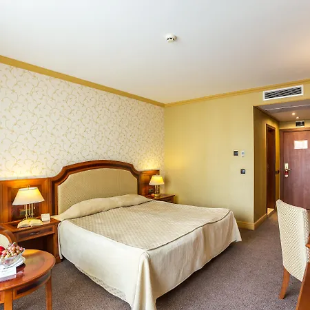 Romance And Family Hotell