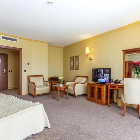 Romance And Family 4*