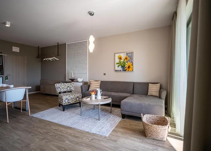 Romance And Family فندق