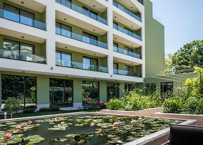 Hotel Romance And Family 4*