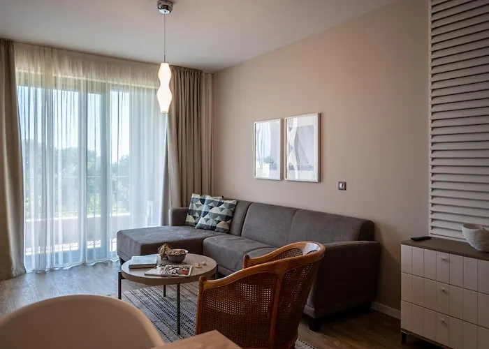 Hotel Romance And Family 4*