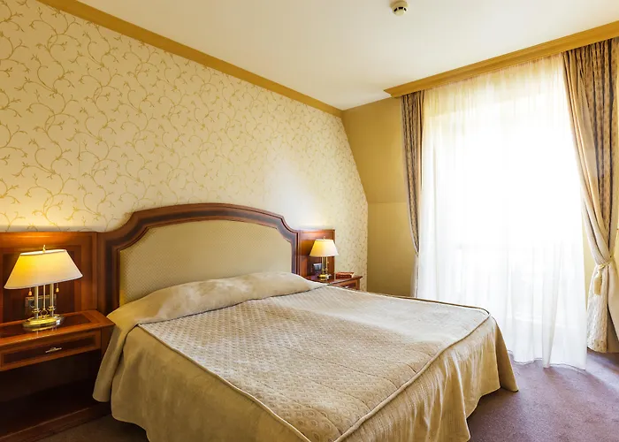 Hotel Romance And Family 4*